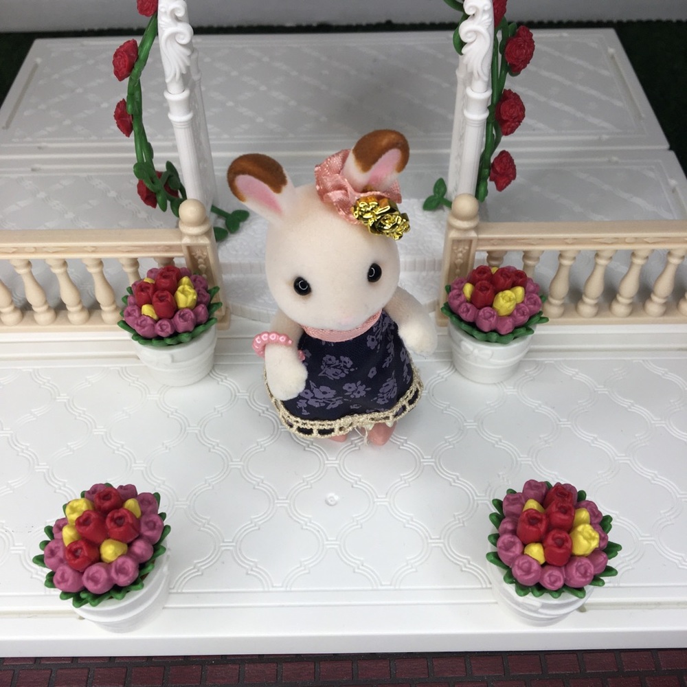 Calico Critters 4 Red, Pink, and Yellow Tulip Planters